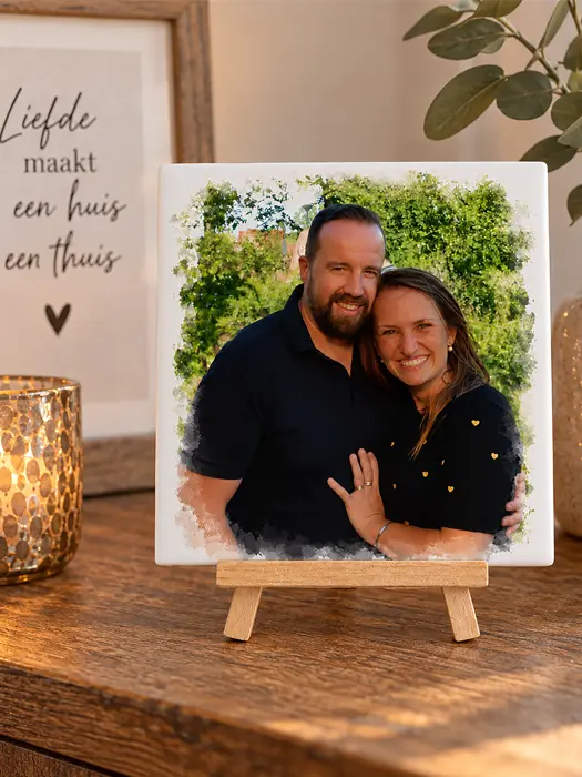 Gepersonaliseerd fototegeltje van een koppel op een houten ezel, met waterverf-effect Gepersonaliseerd fototegeltje van een koppel op een houten ezel, met waterverf-effect