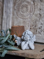 Rustige Engel &ndash; Beeldje van Beton