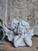 Rustige Engel &ndash; Beeldje van Beton