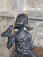 Beeldje Meisje met Vogel &ndash; Lief & Rustiek
