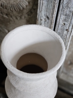 Pure Form &ndash; Hoekige Vaas in Mat Wit