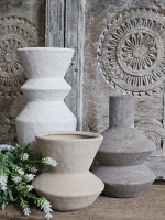 Earth Shape &ndash; Hoekige Vaas in Zandbeige