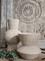 Earth Shape &ndash; Hoekige Vaas in Zandbeige