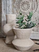 Earth Shape &ndash; Hoekige Vaas in Zandbeige