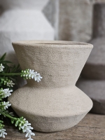 Earth Shape &ndash; Hoekige Vaas in Zandbeige