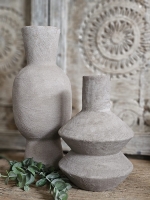 Stone Form &ndash; Hoekige Vaas in Warm Grijs