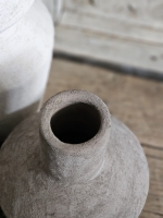 Stone Form &ndash; Hoekige Vaas in Warm Grijs