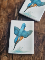 Keramisch magneetje ijsvogel duikend