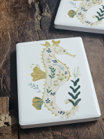 Keramisch magneetje zeepaardje goud groen