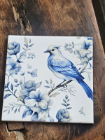Keramisch tegeltje blauwe vogel met bloemen