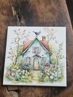 Keramisch tegeltje sprookjeshuis met vogel en bloemen
