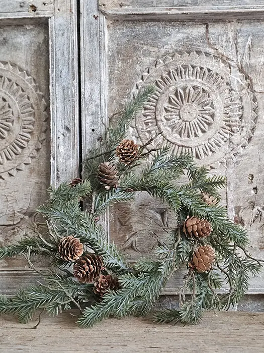 Kerstkrans met Dennenappels